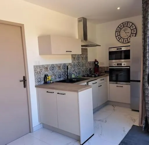Maison Au Calme Idéalement Située Proche Appartamento
